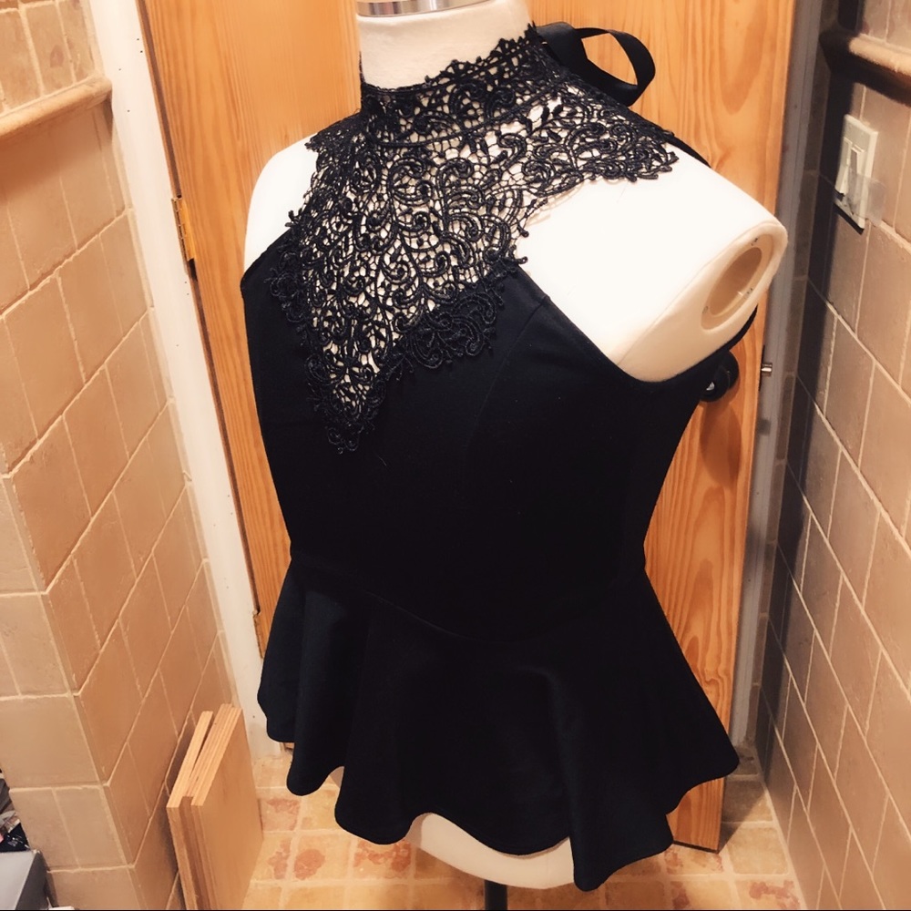 STUNNING LACE TOP!!!!